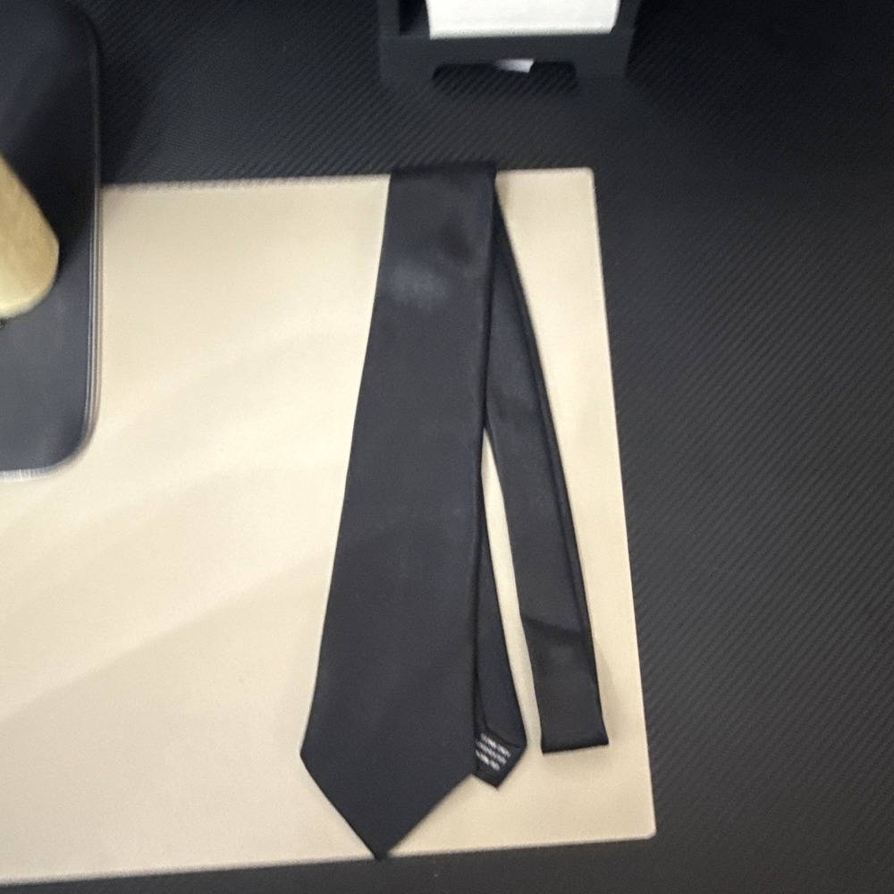 Gino Fabbini Mens Black Solid Pointed Necktie 100% Polyester 58"